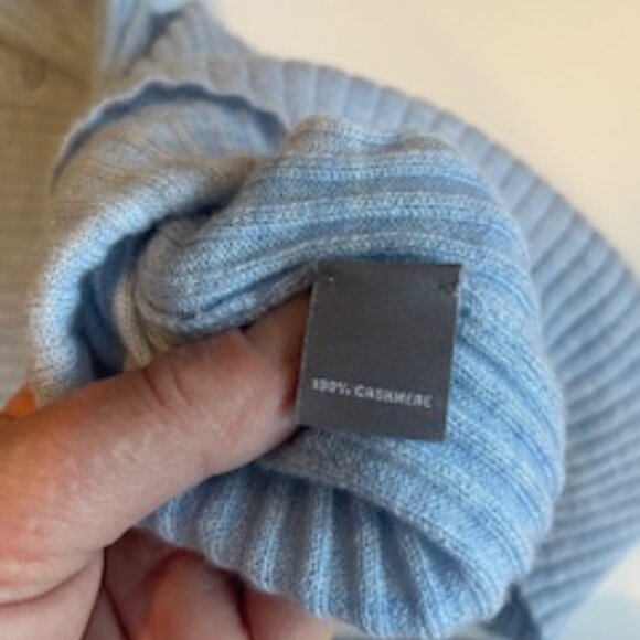 NWT Neiman Marcus Cashmere Cardigan Sweater: Light Blue, Size L - Picture 5 of 5